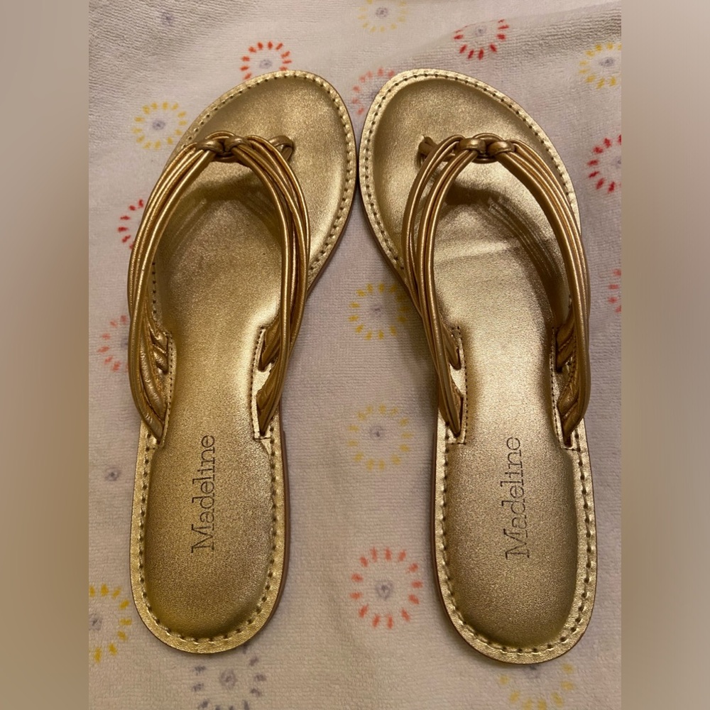 Women’s size 10 gold metallic flat sandals by Madeleine